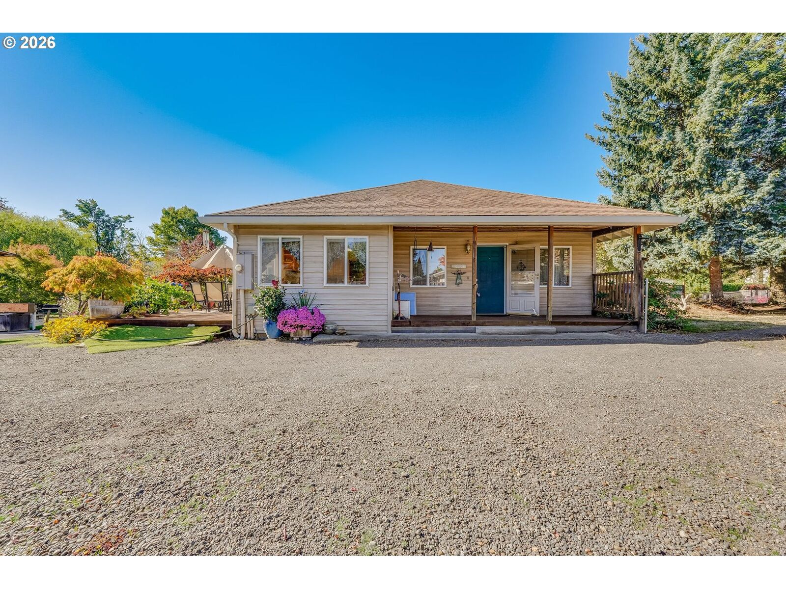Property Photo: 402 Warner Parrott Rd OR 97045