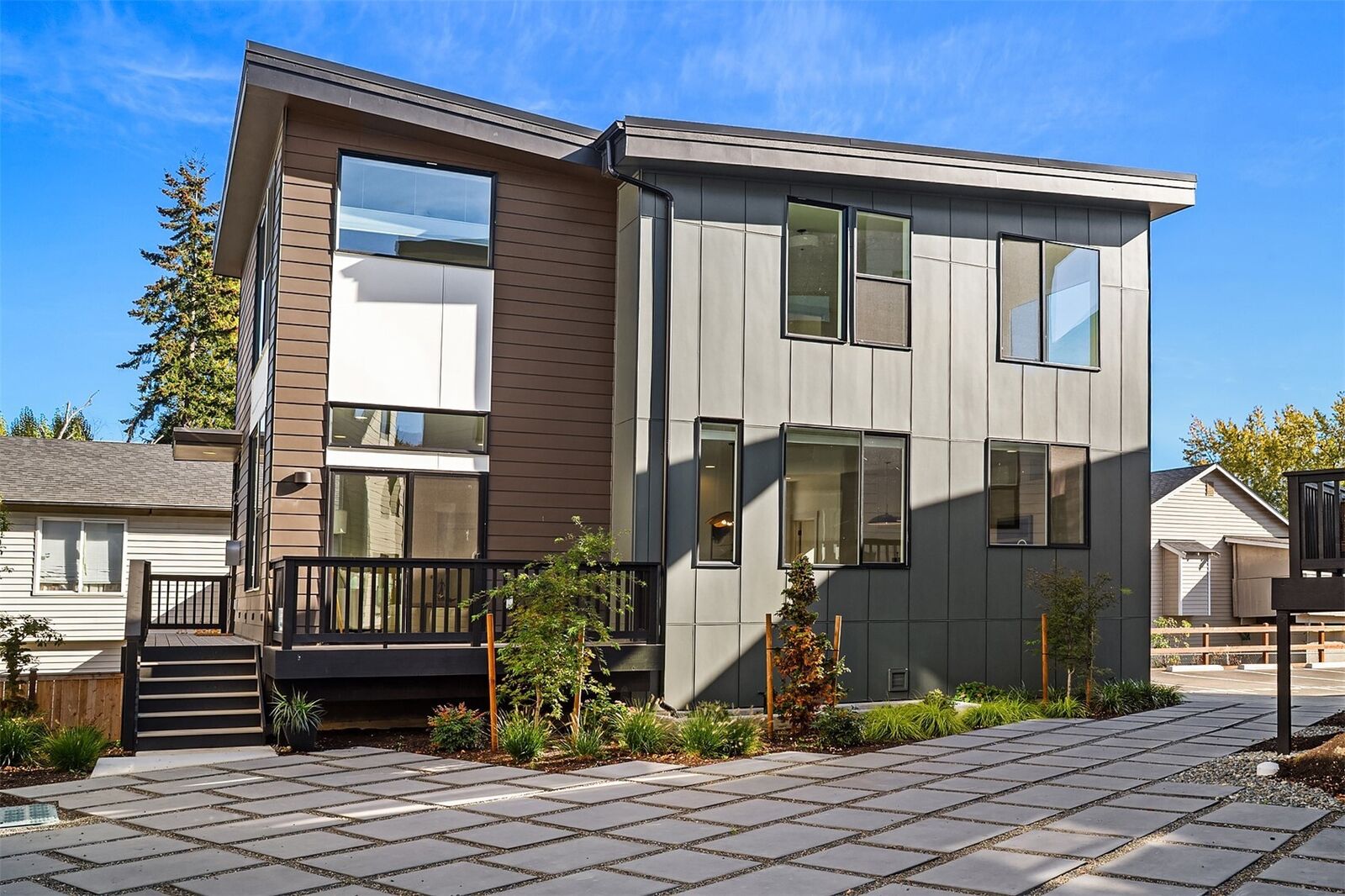 Property Photo: 3007 S Dakota St WA 98108
