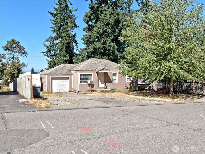 Property Photo:  1409  Monroe Avenue NE  WA 98056 