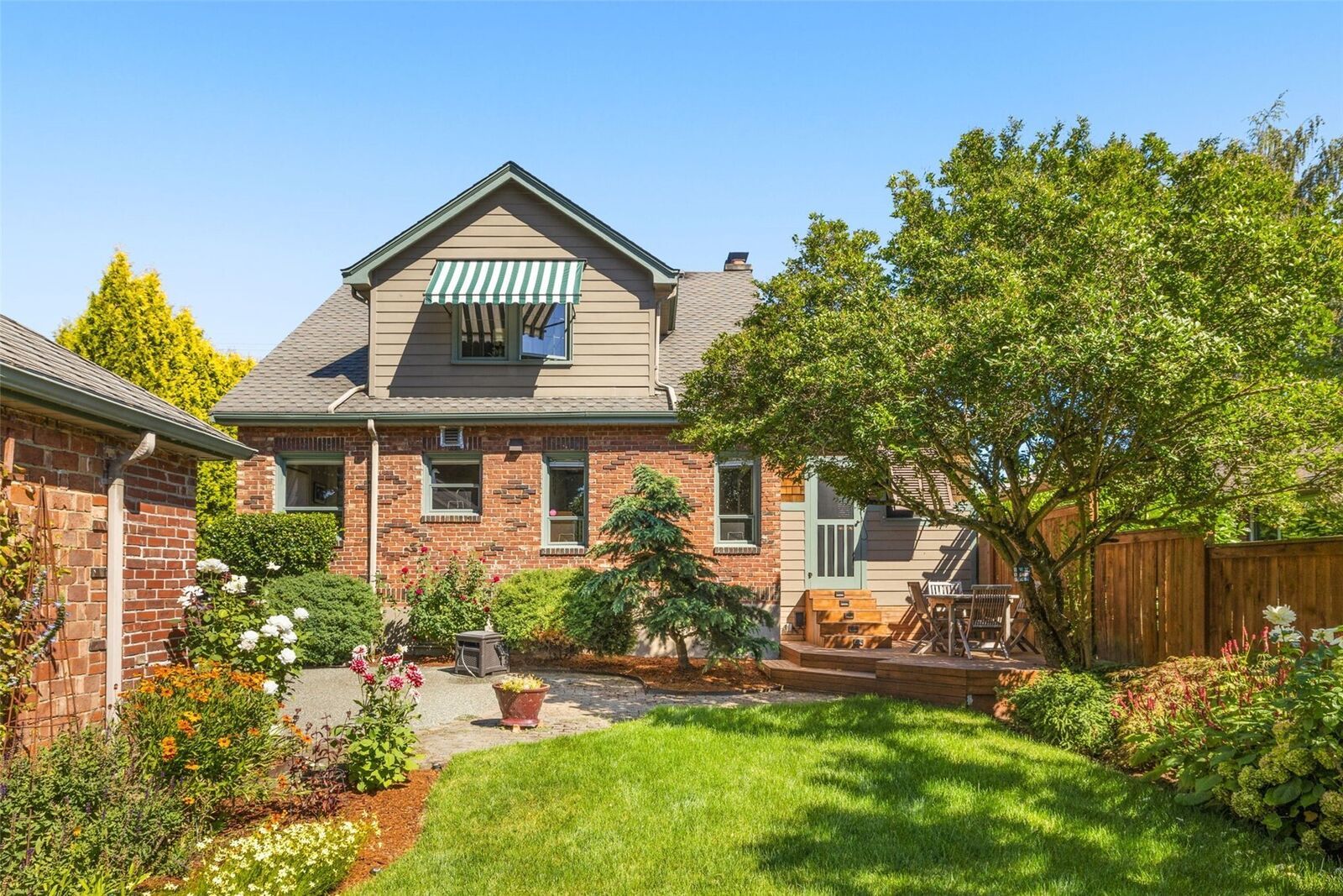 Property Photo: 7963 Seward Park Avenue S WA 98118