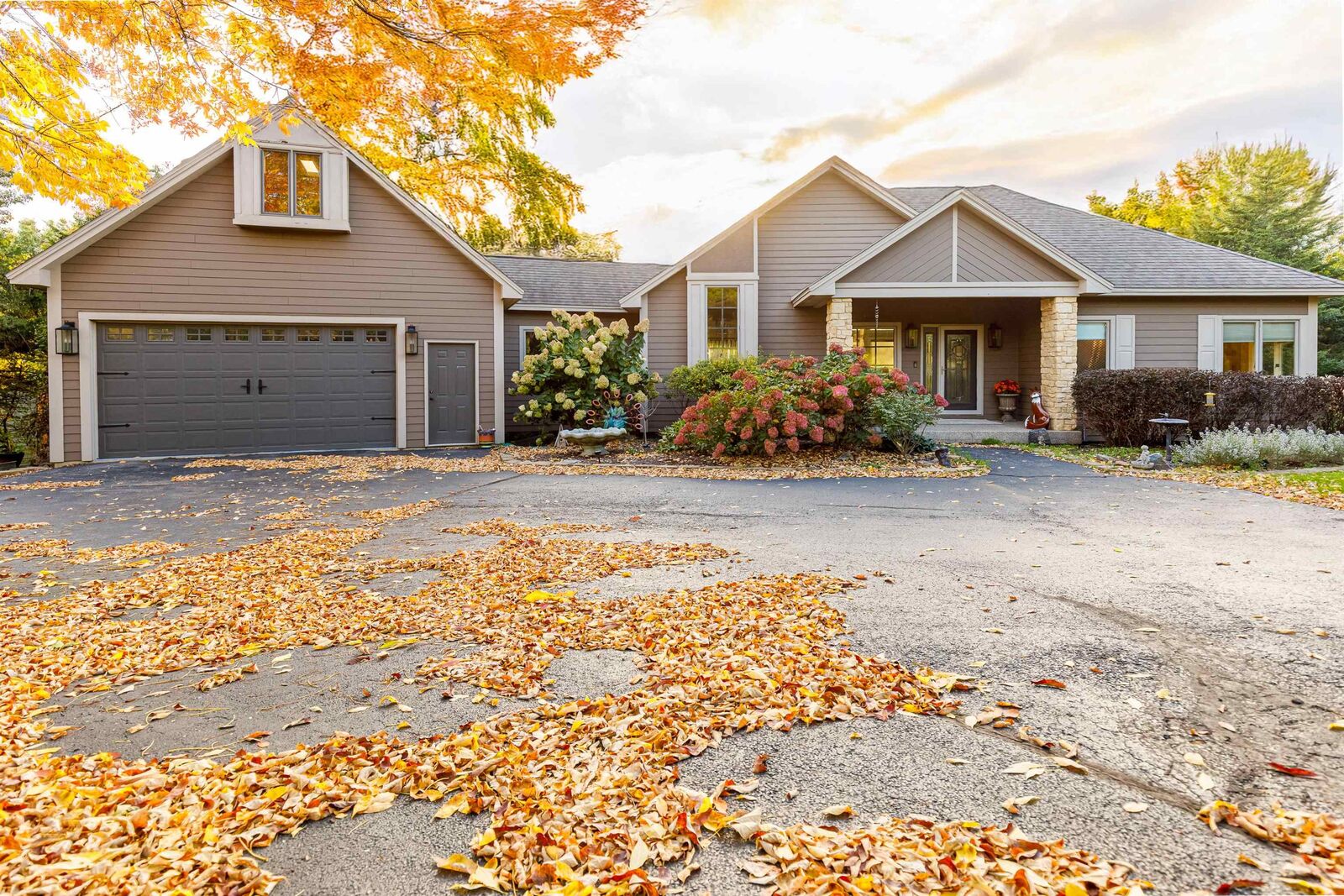 Property Photo: 3 Timberon Trail IL 61036