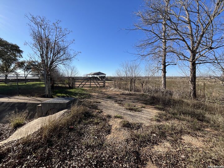 Property Photo:  10019-10017 Hackelberg Rd  TX 78002 