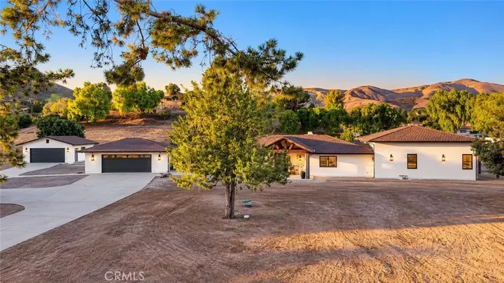 Property Photo:  1177 E La Loma Avenue  CA 93066 