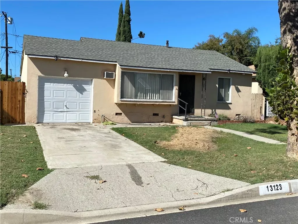 Property Photo:  13123 Izetta Avenue  CA 90242 