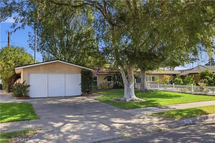 Property Photo:  924 S Hampstead  CA 92802 
