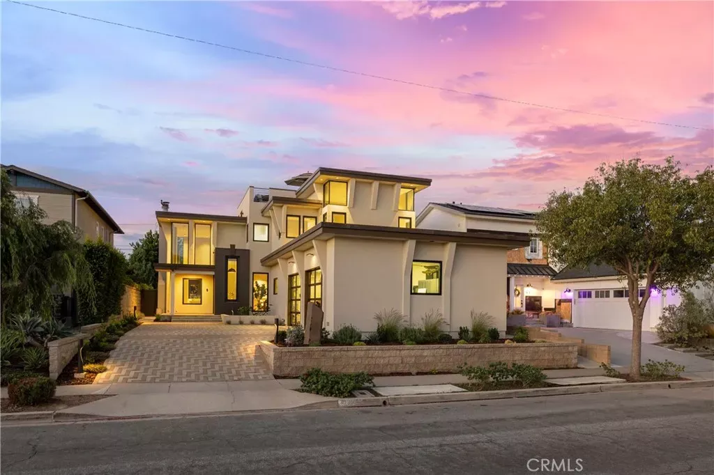 Property Photo:  1205 Crestview  CA 90740 