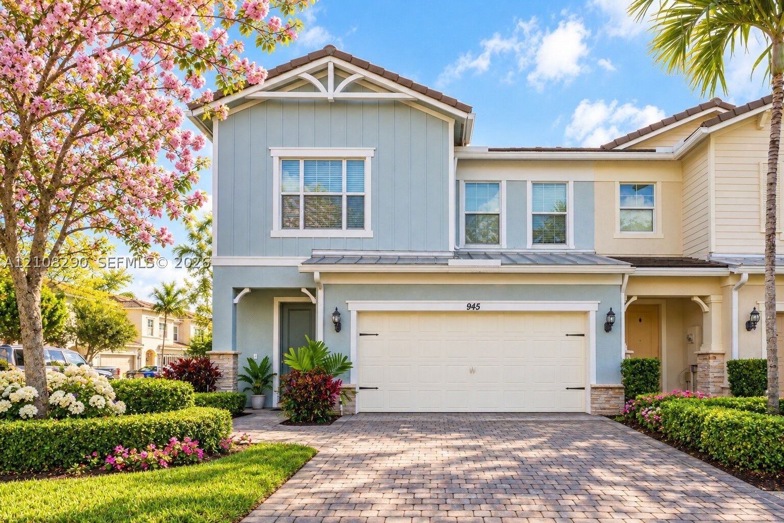 Property Photo:  945 Banyan Drive  FL 33021 
