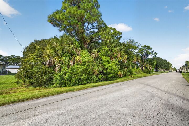 Property Photo:  6001 Raintree Trl  FL 34982 