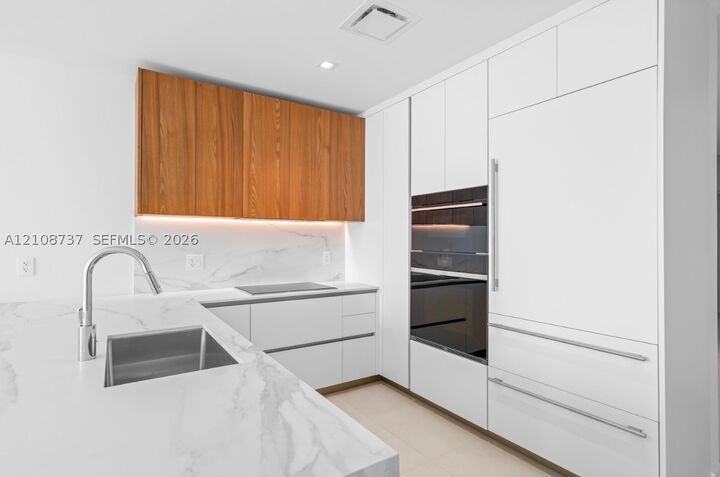 Property Photo:  1400 Biscayne Blvd 3503  FL 33132 