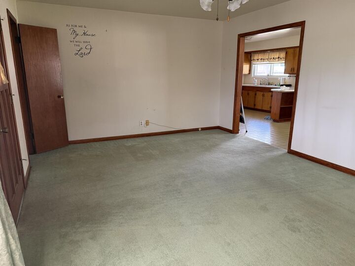 Property Photo: 815 S 15th St TX 77627