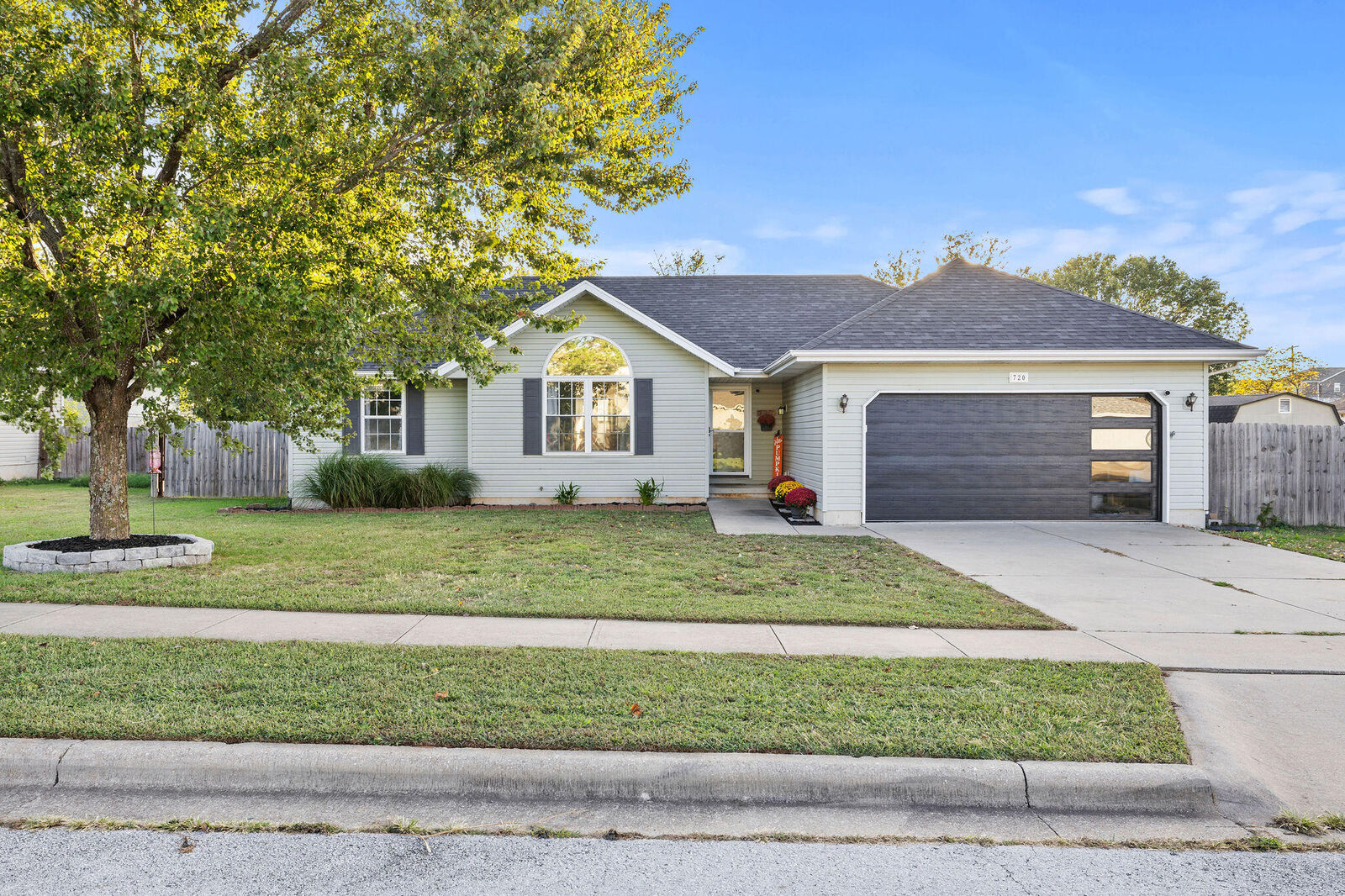 Property Photo:  720 N Windmill Place  MO 65738 