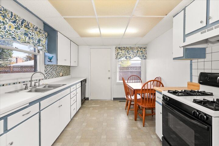 Property Photo:  104 W Franklin Ct  WA 99205 