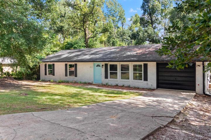 Property Photo: 2421 Lola Drive FL 32301