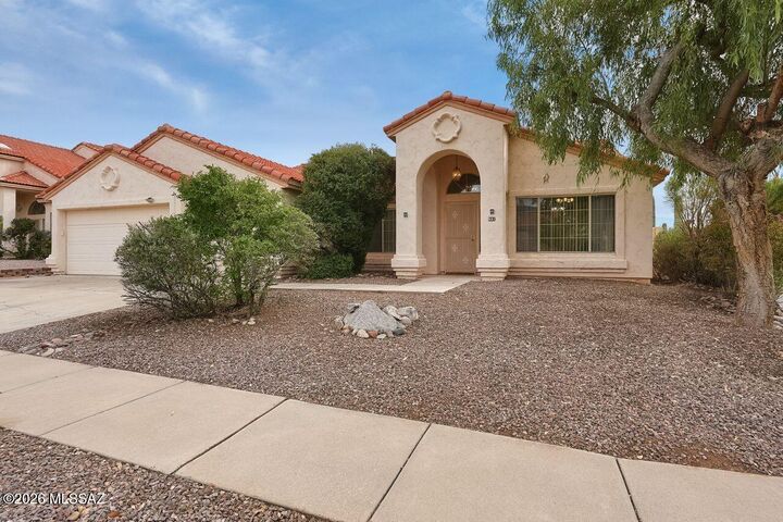 Property Photo:  931 W Antelope Creek Way  AZ 85737 