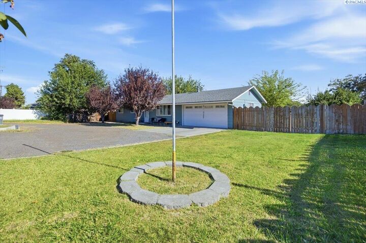 Property Photo:  2205 S Washington St  WA 99337 