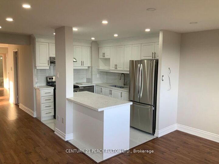 Property Photo:  10 Sunny Glen Way 1904  ON M3C 2Z3 