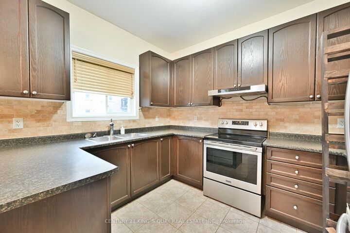 Photo de la propriété:  10 Lundigan Drive  ON L4P 0C3 