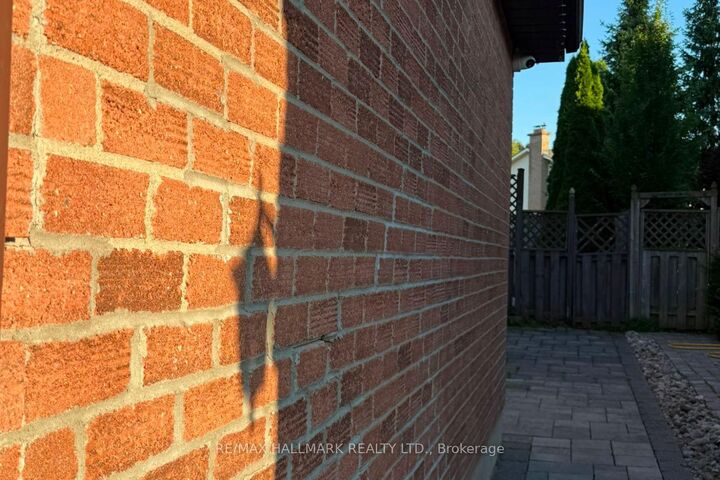 Property Photo:  504 Bristol Road #A (Lower)  ON L3Y 6P8 