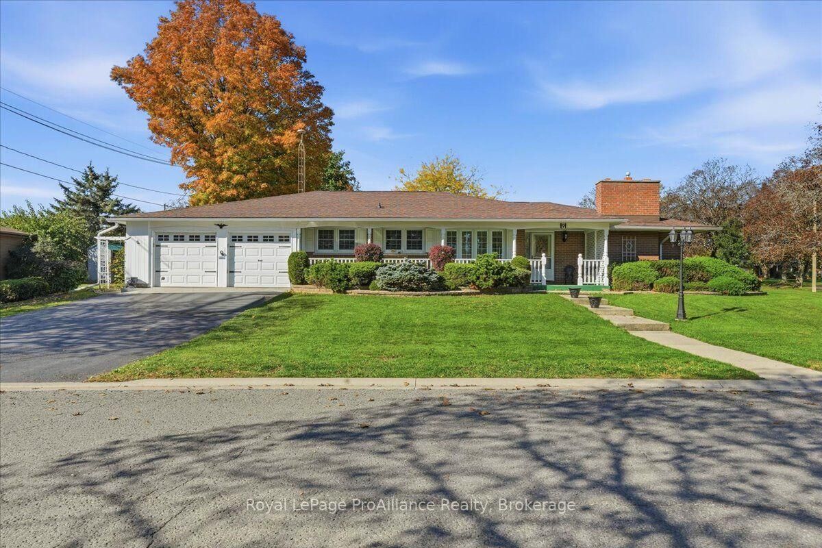 Property Photo:  9 Parkview Heights  ON K8V 5L9 