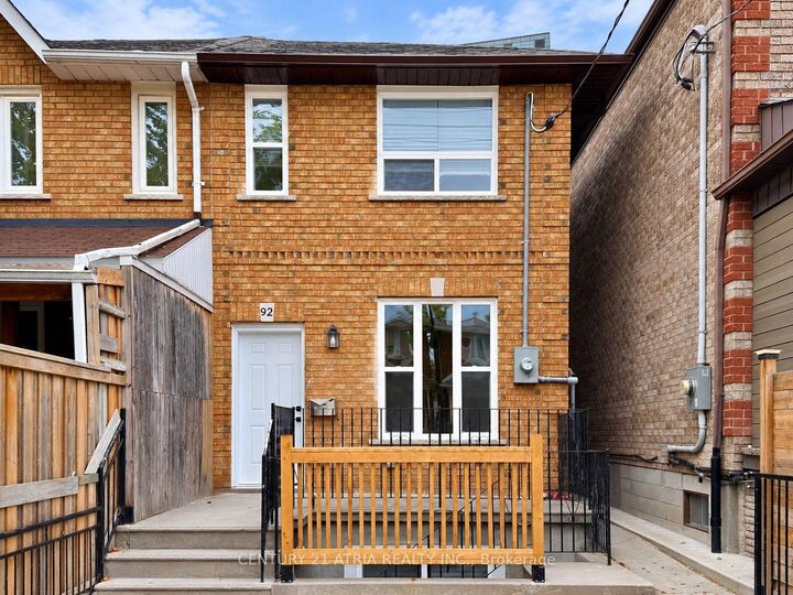 Property Photo:  92 Lappin Avenue Upper  ON M6H 1Y4 