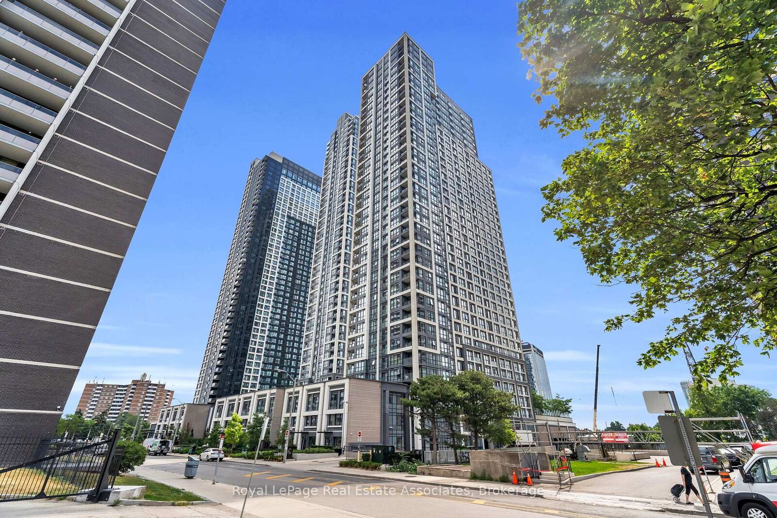 Property Photo:  7 Mabelle Avenue 1005  ON M9A 0C9 