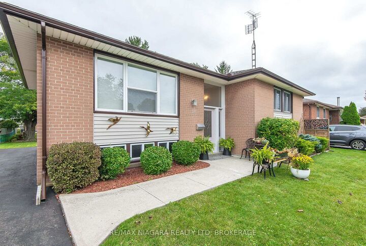 Property Photo: 10 First Avenue ON L3K 5N4