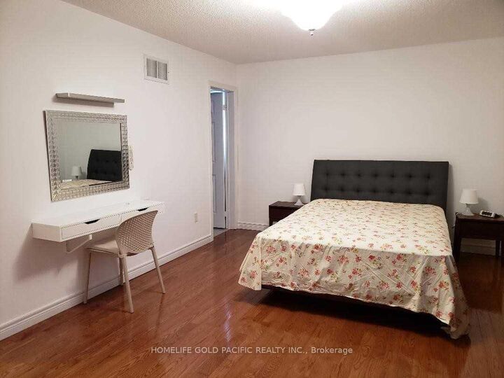 Property Photo:  67 Westchester Crescent  ON L6C 2X6 