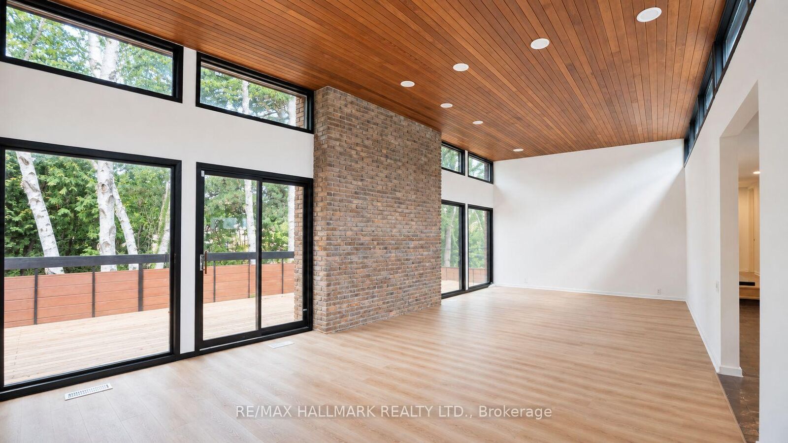 Property Photo:  16 Royal Oak Drive  ON M3C 2M2 