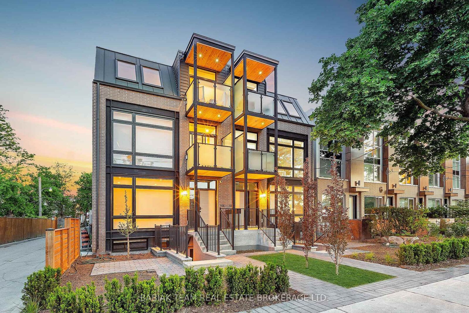 Property Photo: 57 Vine Avenue 201 ON M6P 1V6