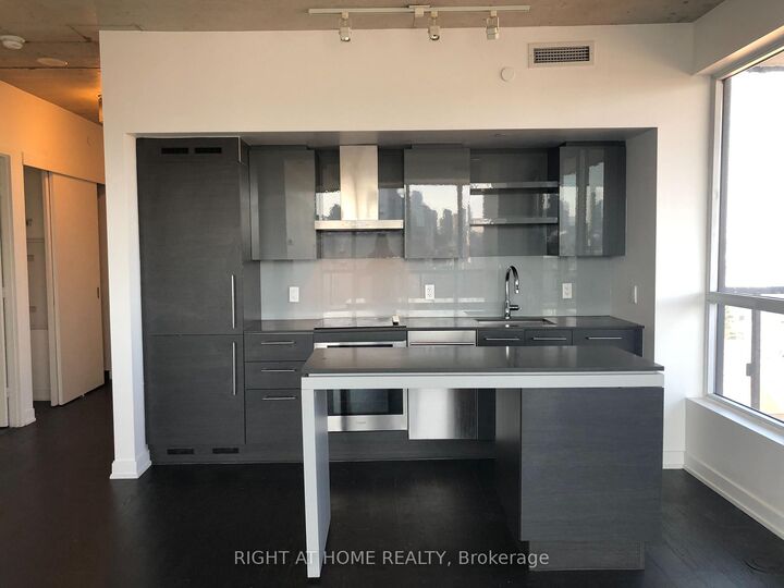 Property Photo:  1030 King Street W 1204  ON M6K 0B4 