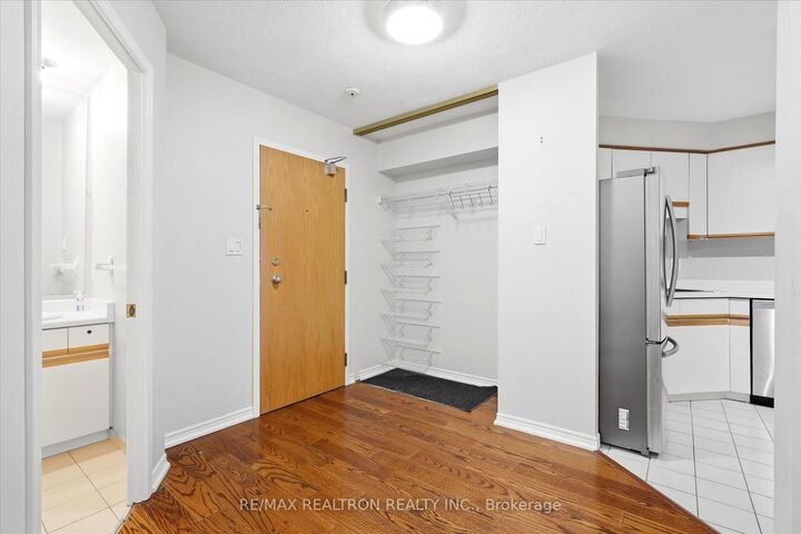 Property Photo:  695 Richmond Street 1006  ON N6A 5M8 