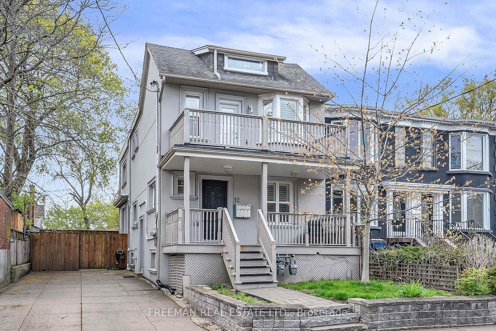 Property Photo:  12 Arlington Avenue Upper  ON M6G 3K8 