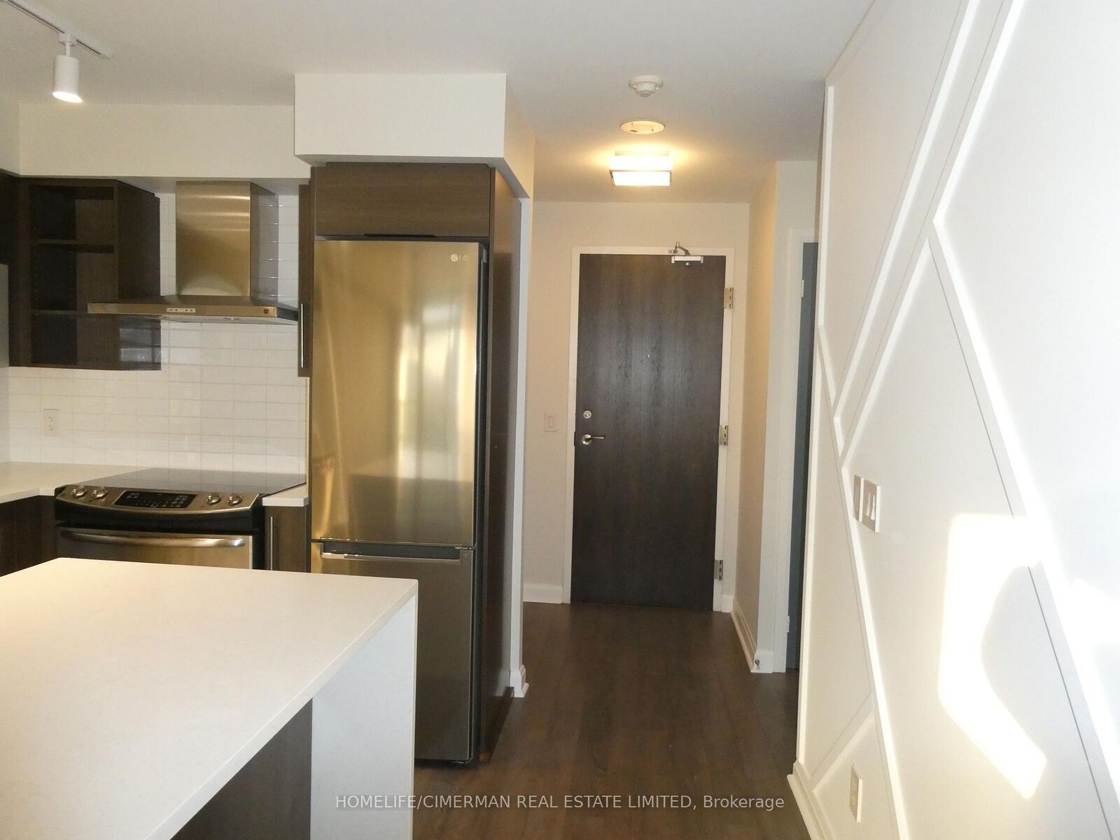 Property Photo:  1 Michael Power Place 1808  ON M9A 0A1 
