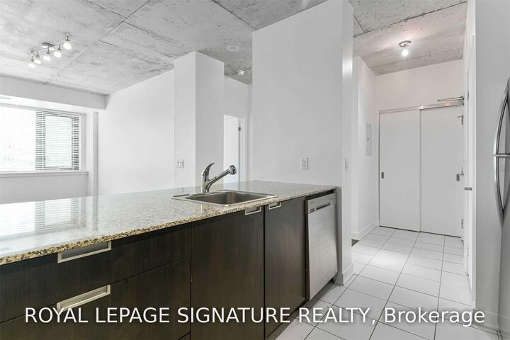 Property Photo: 400 Wellington Street W 904 ON M5V 0B5