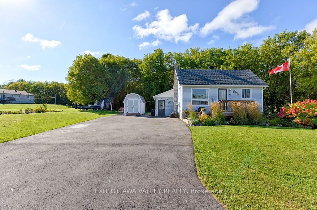 Property Photo:  39 Creek Street  ON K0J 2L0 
