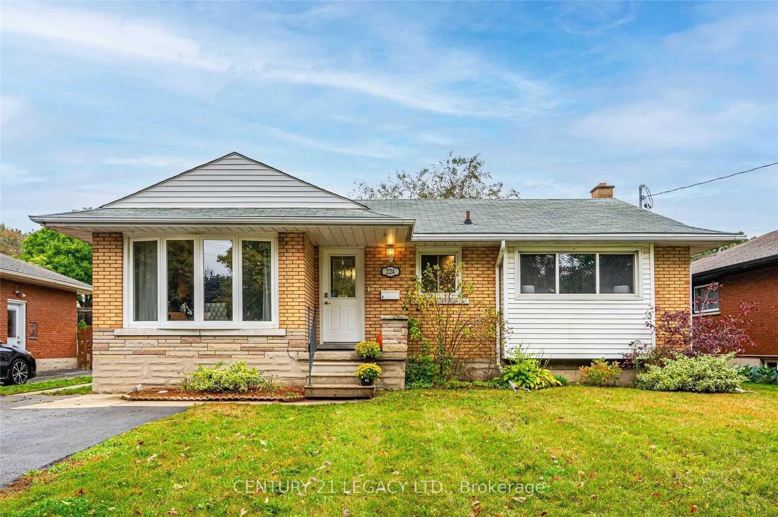 Property Photo:  224 River Road E Bsmnt  ON N2B 2G8 