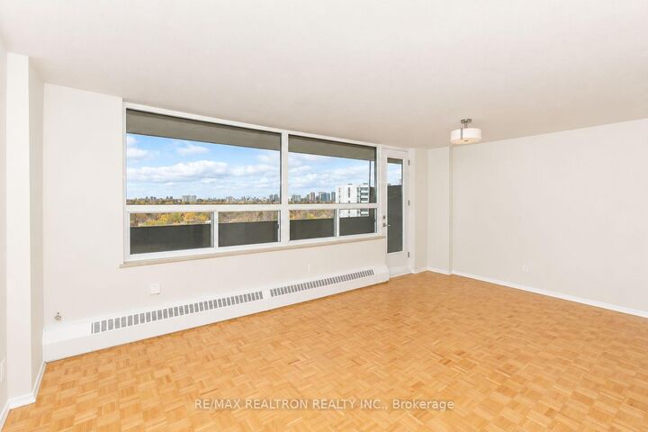 Property Photo:  6200 Bathurst Street 1008  ON M2R 2A3 