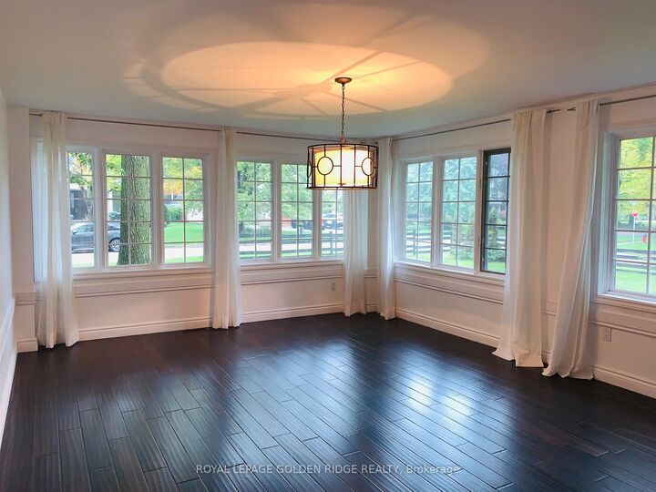 Property Photo:  121 Castle Crescent  ON L6J 5H4 