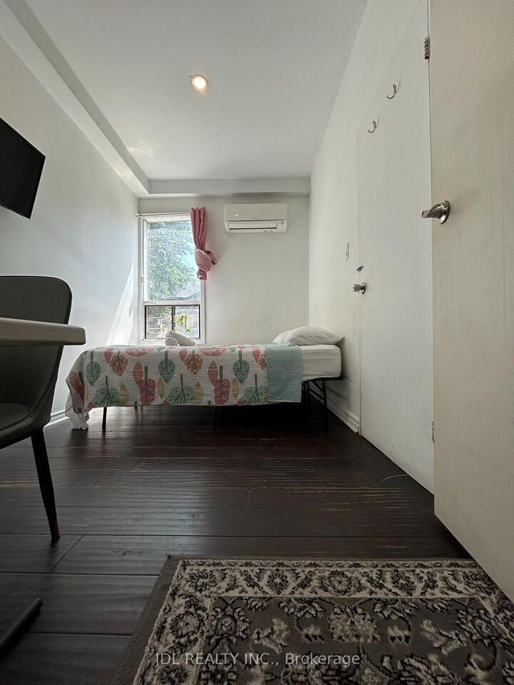 Property Photo:  3 Pembroke St Street Nice Bedroom Main Floor  ON M5A 2N6 