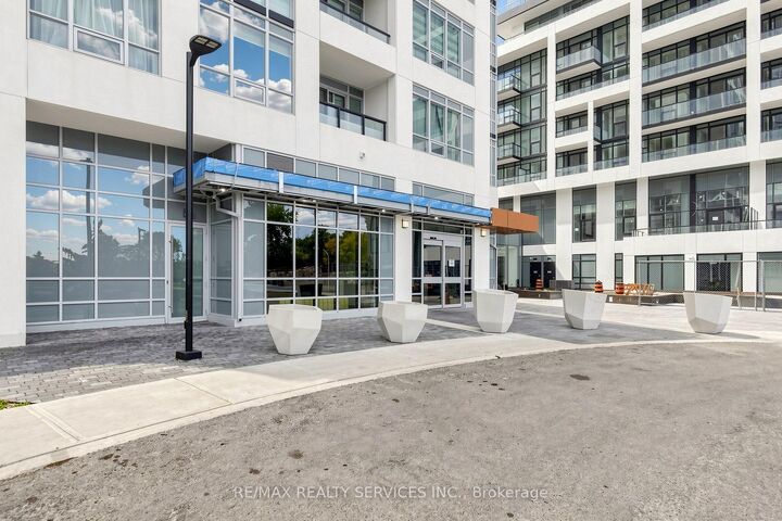 Property Photo: 209 Steeles Avenue W 2904 ON L6Y 6M5