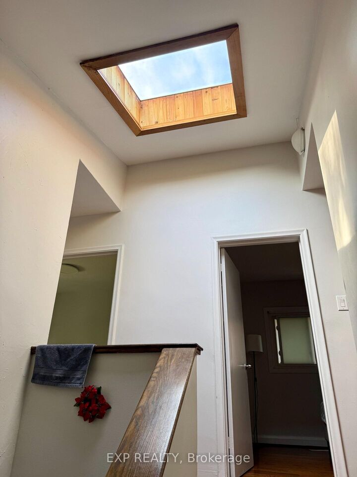 Property Photo:  6 Mid Pines Road Upper  ON M1G 2L6 