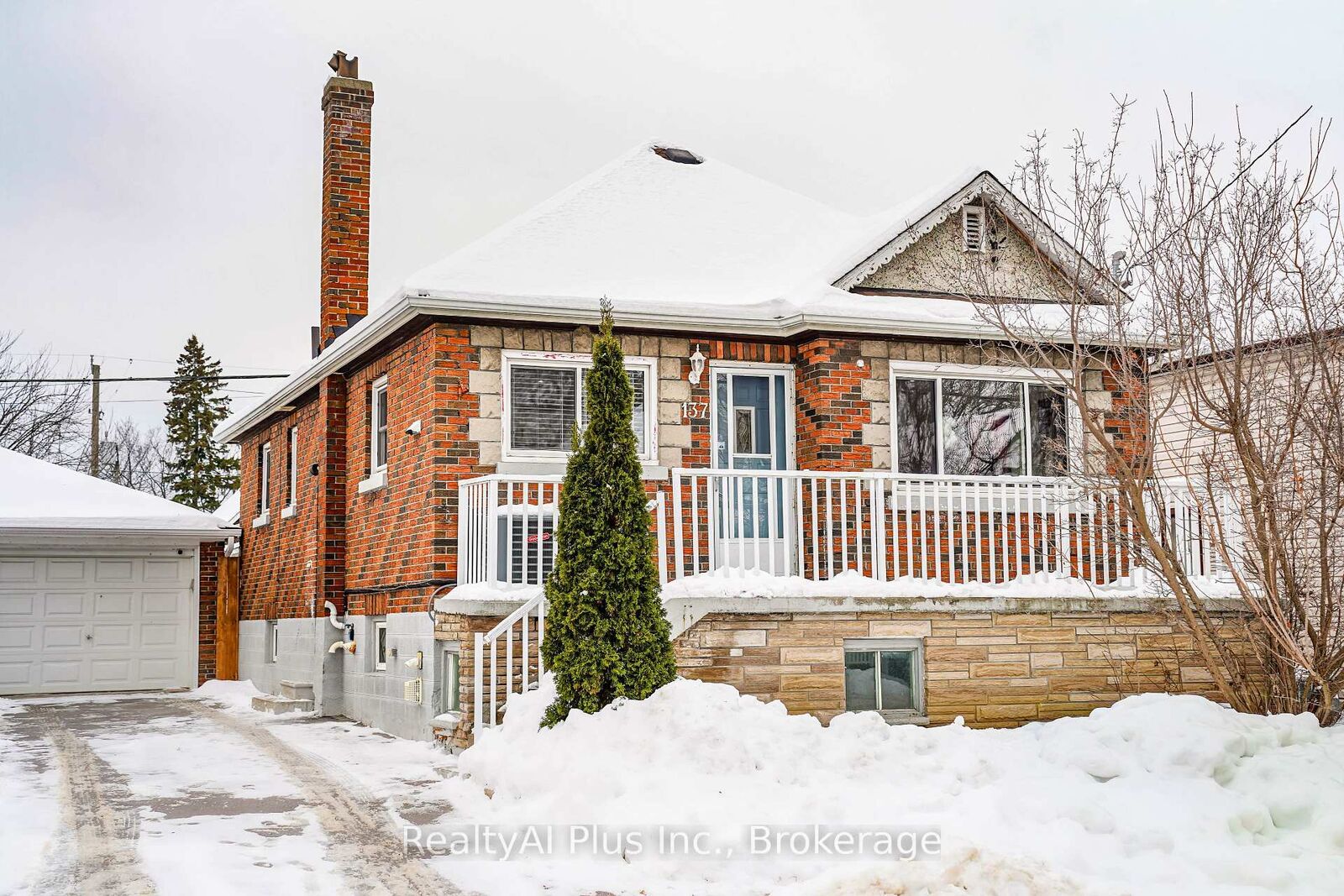 Photo de la propriété:  137 Banting Avenue  ON L1H 2M5 