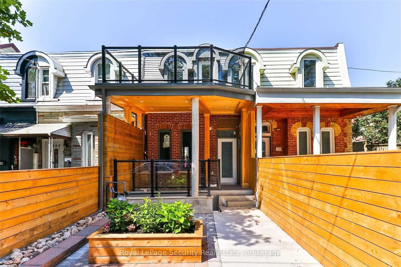 Property Photo:  136 Markham Street Main/ 2nd  ON M6J 2G5 