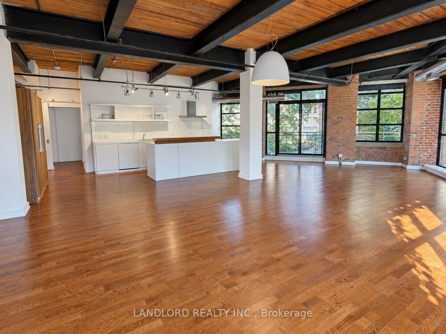 Property Photo:  