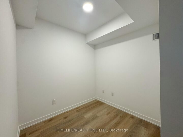 Property Photo:  395 Square One Drive 3302  ON L5B 0P6 
