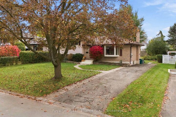 Photo de la propriété:  12 Thorncliffe Drive  ON K8P 4L4 