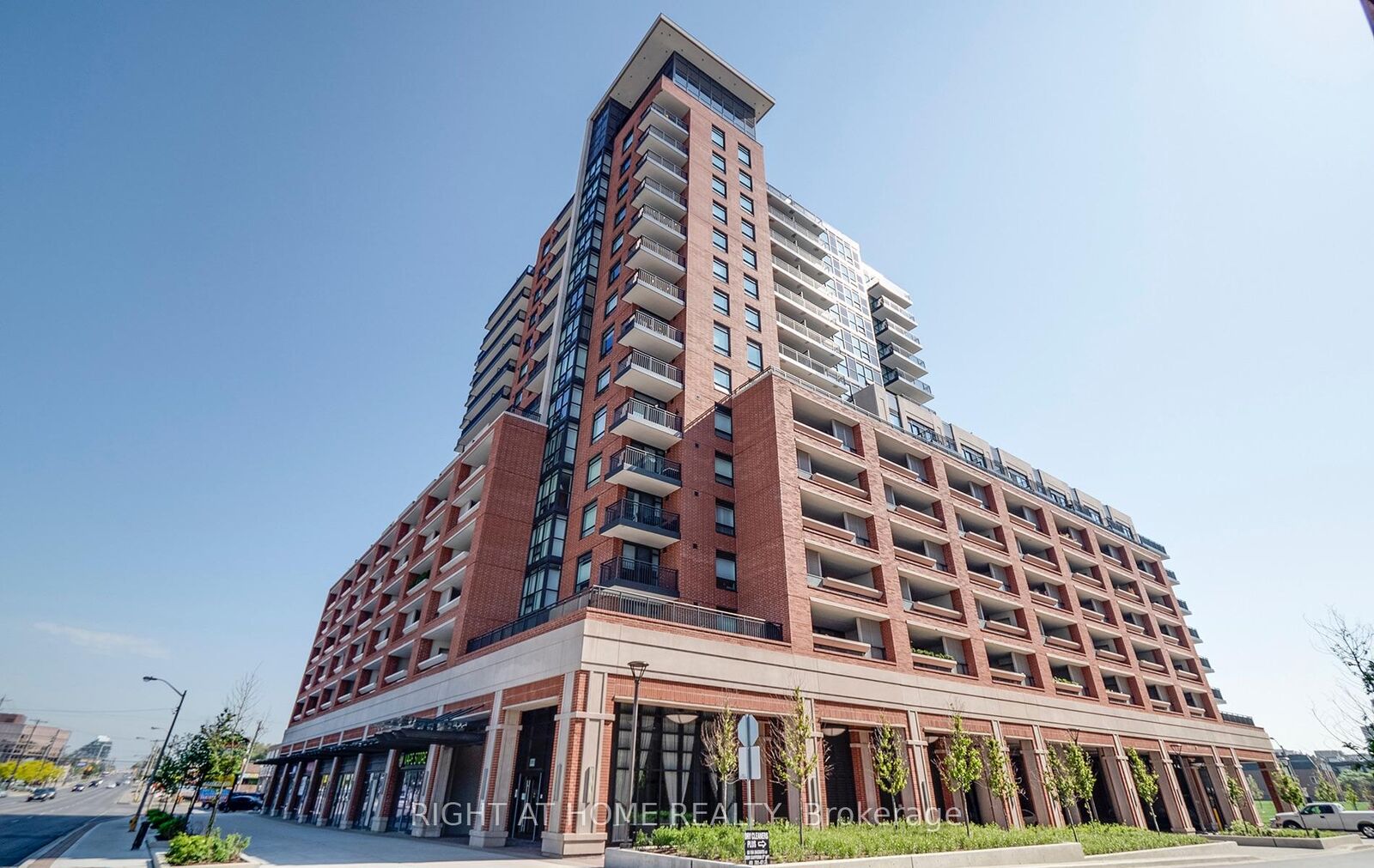 Property Photo:  3091 Dufferin Street 1203  ON M6A 0C4 