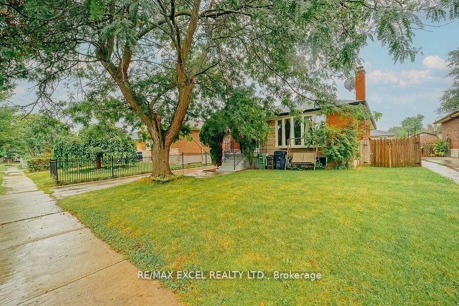 Property Photo:  22 Gander Drive Main  ON M1G 2W1 