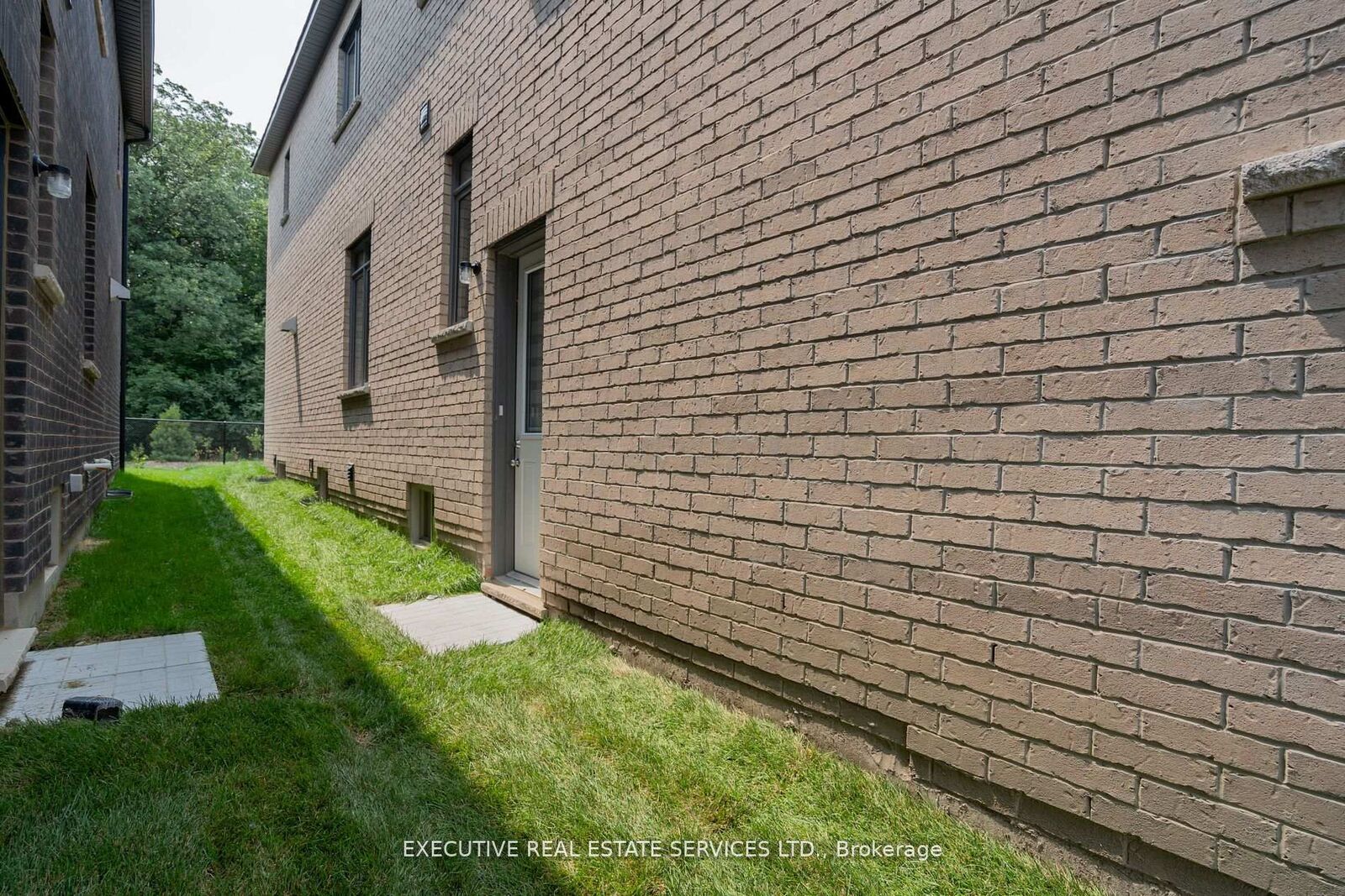 Property Photo:  158 Petch Avenue  ON L7C 4L1 