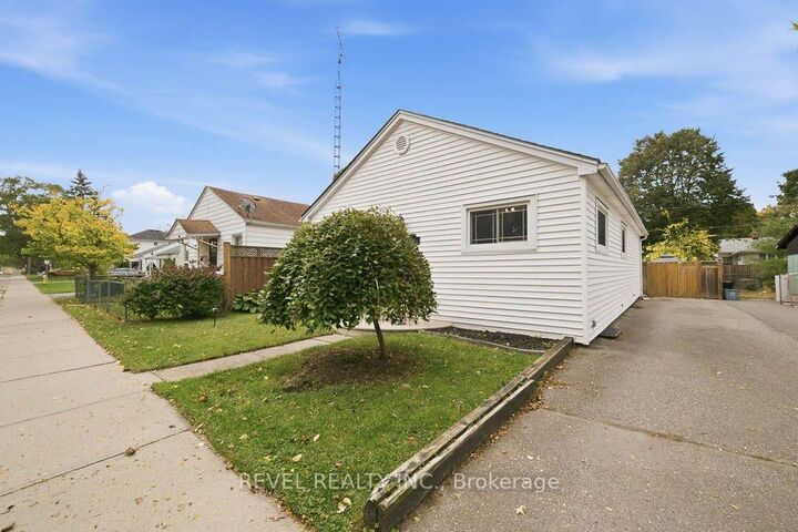 Property Photo:  69 Sixth Avenue  ON N3S 1A8 